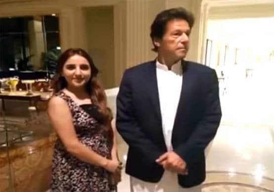 इमरान की कुर्सी इस लड़की ने 'संभाली', PAK में मच गया बवाल