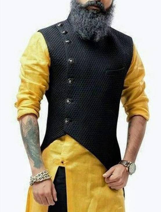 ट्रेंड में है प्रिंटेड जैकेट, विराट-आर्यन की तरह प्लेन कुर्ते पर करें ट्राई