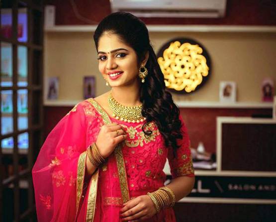 क्या बिना शादी के लड़कियों को रखना चाहिए करवाचौथ का व्रत?