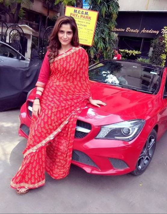 BB 13: जन्म देते ही गुजर गई मां, पिता से दूर ऐसे गुजरा आरती सिंह का बचपन