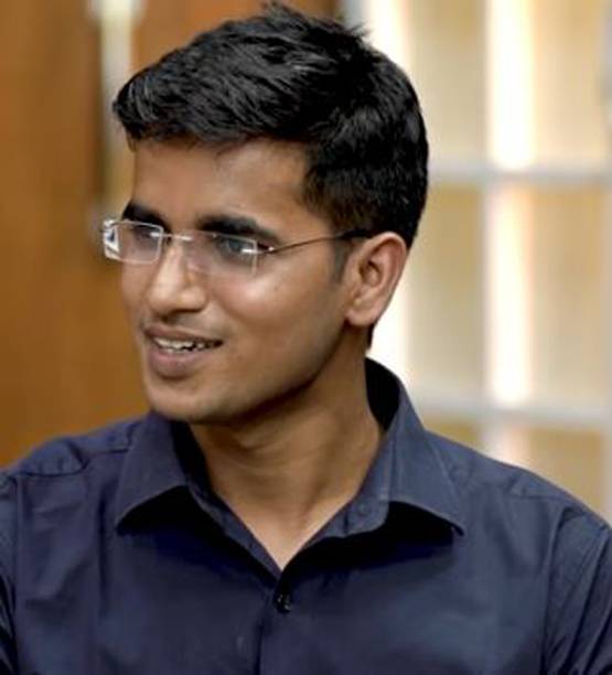 IAS इंटरव्यू में पूछा- पहली सिगरेट कब पी? टॉपर ने दिया ये जवाब