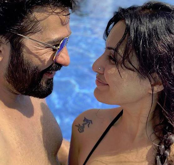 40 साल की काम्या पंजाबी का बोल्ड अंदाज, मोनोकनी में लग रहीं ग्लैमरस