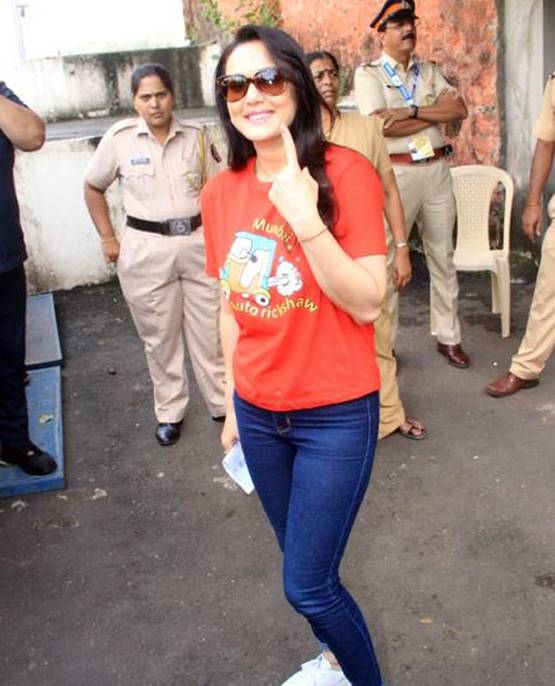 माधुरी-दीया-प्रीति जिंटा-सोहा, सितारों में दिखा वोटिंग का जोश