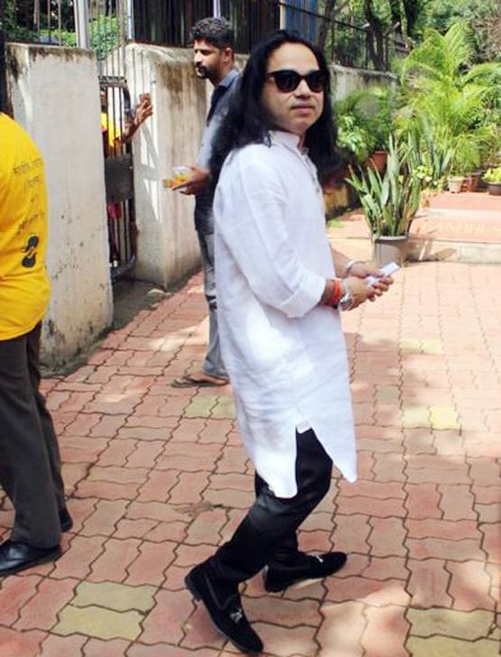 माधुरी-दीया-प्रीति जिंटा-सोहा, सितारों में दिखा वोटिंग का जोश