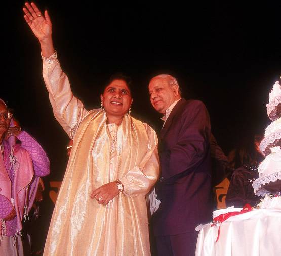 सरकारी कर्मचारी से ऐसे बहुजन नायक बने थे कांशीराम, रखी थी BSP की नींव