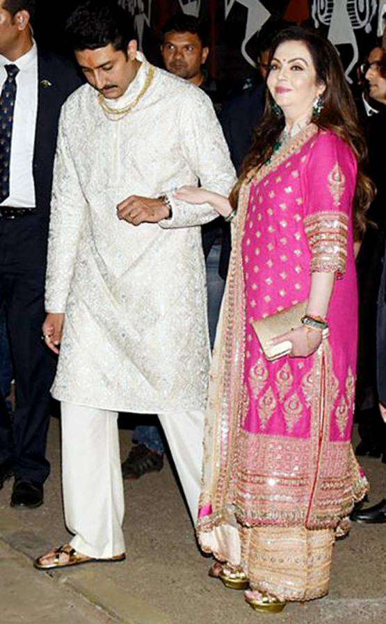 बच्चन फैमिली की दिवाली पार्टी में पहुंचे नीता-मुकेश अंबानी, Photos