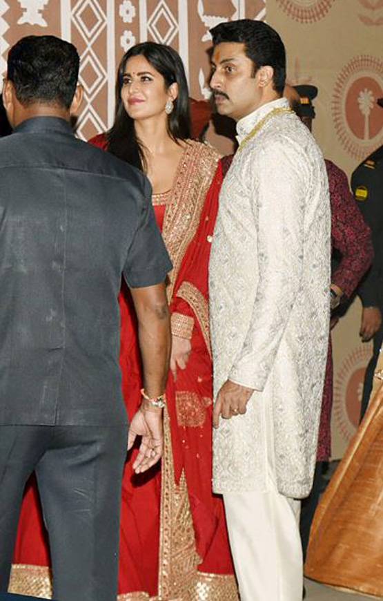 बच्चन फैमिली की दिवाली पार्टी में पहुंचे नीता-मुकेश अंबानी, Photos