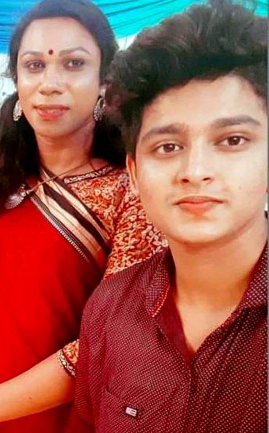 घर से निकाला, जूस बेचा, जानें देश के पहले ट्रांसजेंडर पायलट की कहानी