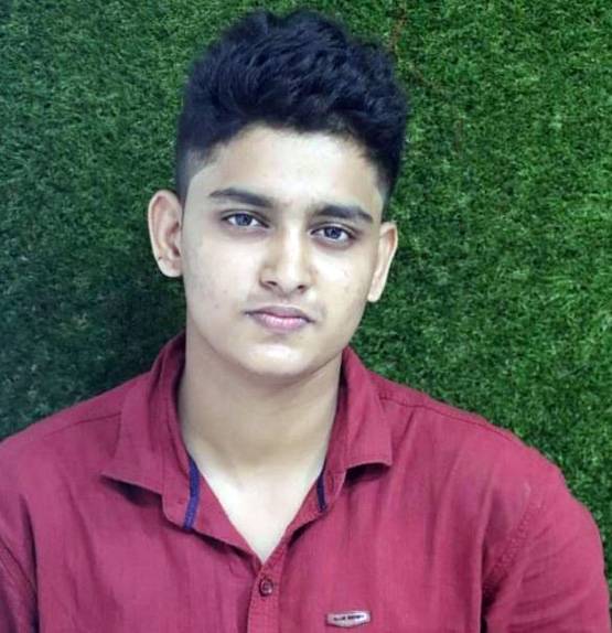 घर से निकाला, जूस बेचा, जानें देश के पहले ट्रांसजेंडर पायलट की कहानी