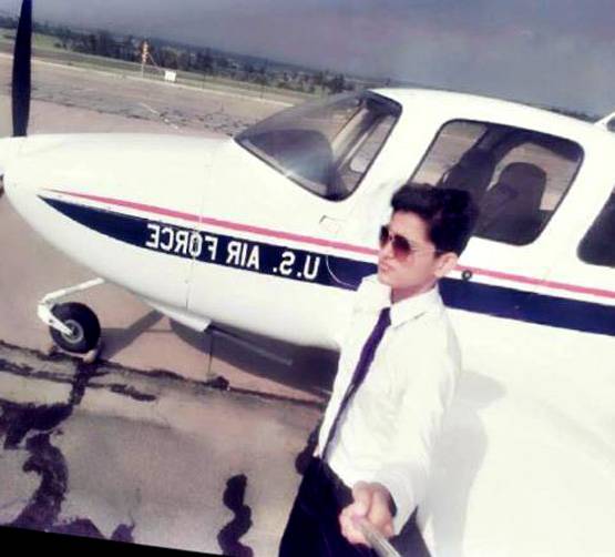 घर से निकाला, जूस बेचा, जानें देश के पहले ट्रांसजेंडर पायलट की कहानी