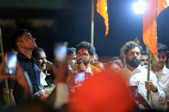 कवि-फोटोग्राफर-खिलाड़ी, ऐसी है आदित्य ठाकरे की शख्सियत