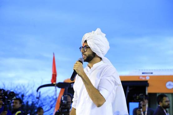 कवि-फोटोग्राफर-खिलाड़ी, ऐसी है आदित्य ठाकरे की शख्सियत