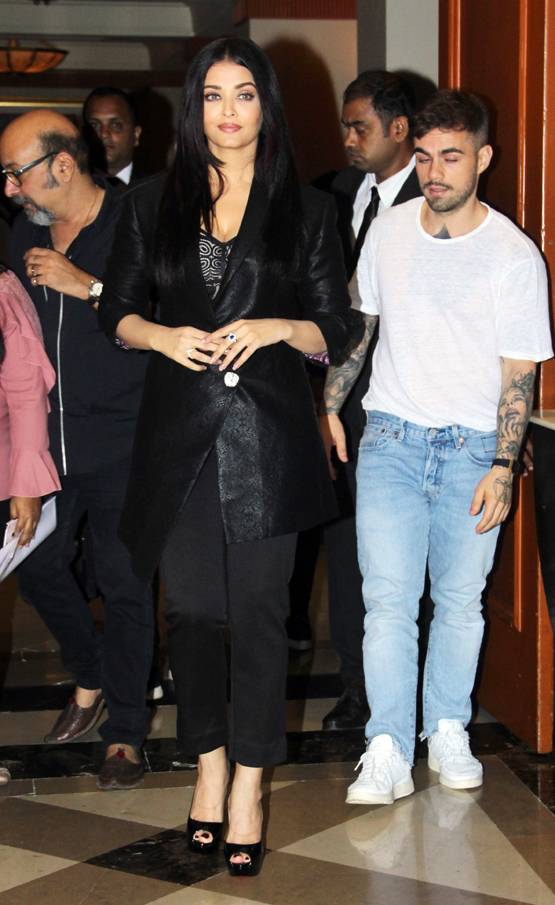 मैलिफिसेन्ट ट्रेलर: हाई हील्स, ब्लैक आउटफिट में ऐश्वर्या का लुक