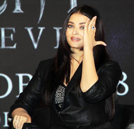 मैलिफिसेन्ट ट्रेलर: हाई हील्स, ब्लैक आउटफिट में ऐश्वर्या का लुक