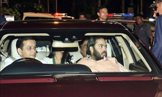 बच्चन फैमिली की दिवाली पार्टी में पहुंचे नीता-मुकेश अंबानी, Photos