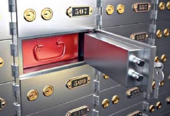 भिखारिन के अकाउंट से निकला इतना पैसा कि खाली हो गया बैंक