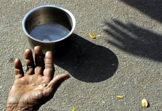 भिखारिन के अकाउंट से निकला इतना पैसा कि खाली हो गया बैंक