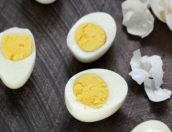 अंडा शाकाहारी या मांसाहारी? जानें क्या है प्रोटीन के राजा की सच्चाई