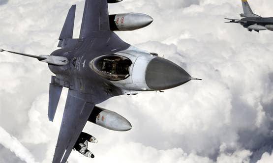 हर बार दी मात, जानिए वायुसेना की ताकत में भारत के सामने कहां टिकता है PAK?