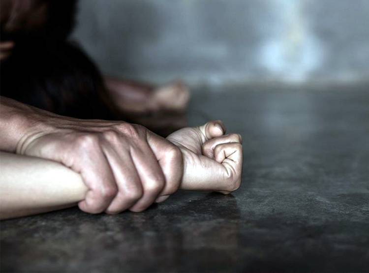 Aadhar बनवाने गई थी लड़की, एक महीने तक हुआ गैंगरेप