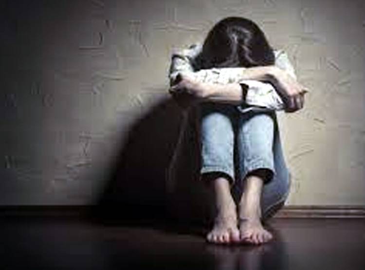 Aadhar बनवाने गई थी लड़की, एक महीने तक हुआ गैंगरेप