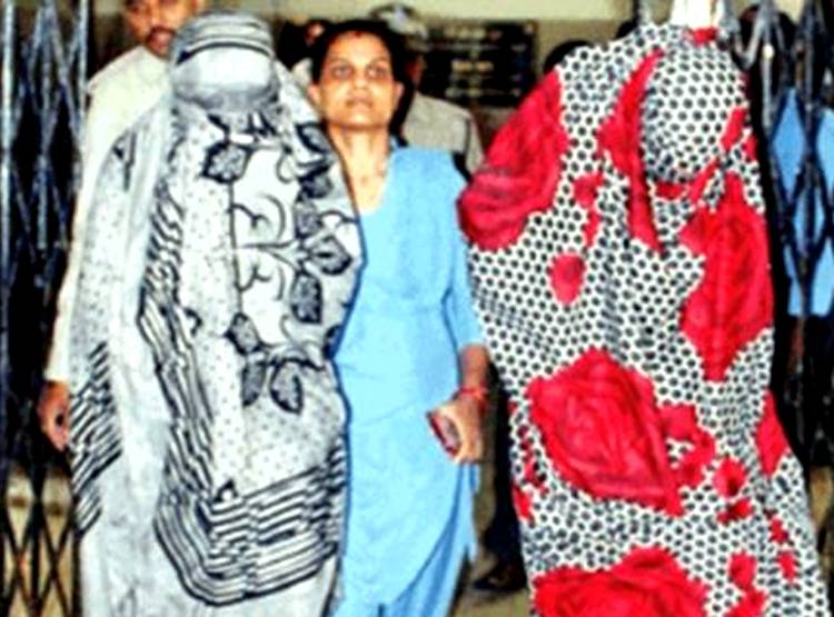 हनी ट्रैप: 'मेरा प्यार'-'पंछी' कोडवर्ड, 30 करोड़ में क्लिप‍िंग का सौदा!