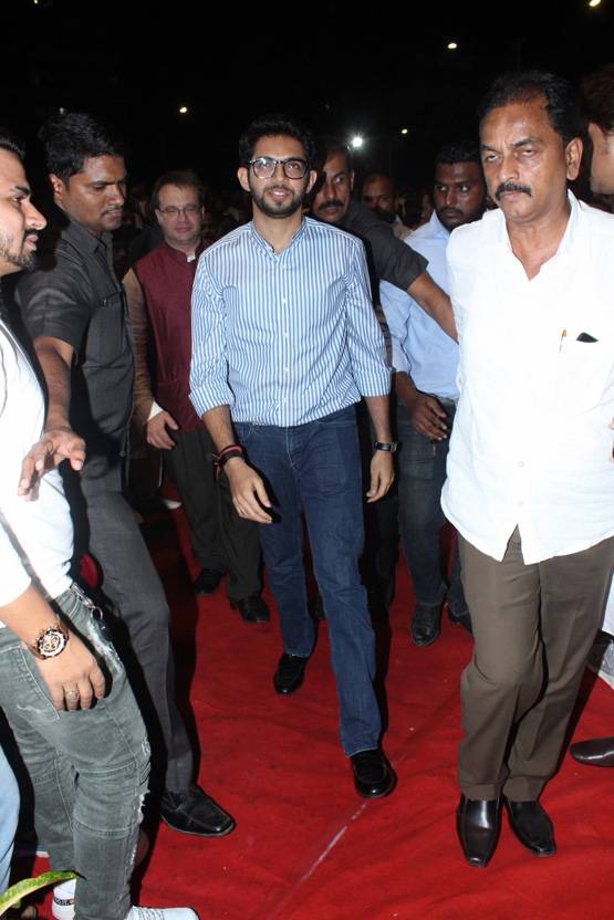 कवि-फोटोग्राफर-खिलाड़ी, ऐसी है आदित्य ठाकरे की शख्सियत