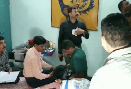 धनकुबेर निकला अफसर, मिली इतनी संपत्ति कि देखकर सब हैरान