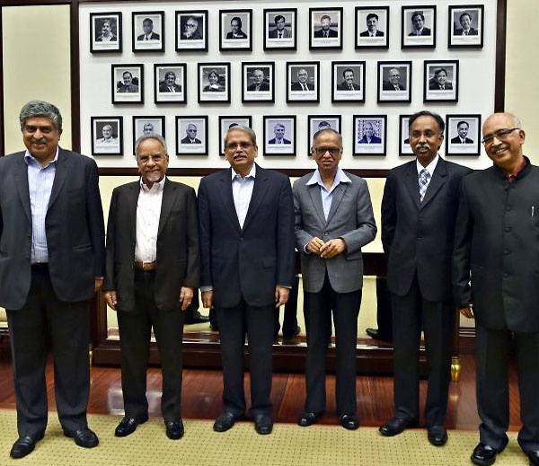 इंफोसिस में 'हेरा-फेरी' से हिला देश, इन 7 दोस्तों ने बनाई थी कंपनी