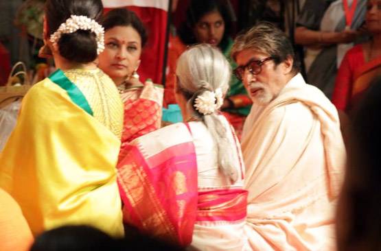 महाअष्टमी के दिन जया संग माता के दरबार पहुंचे अमिताभ बच्चन, Photos