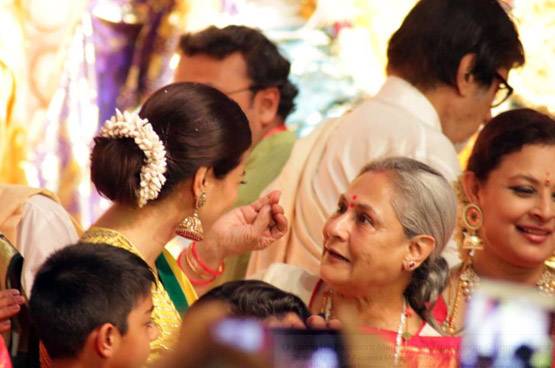 महाअष्टमी के दिन जया संग माता के दरबार पहुंचे अमिताभ बच्चन, Photos
