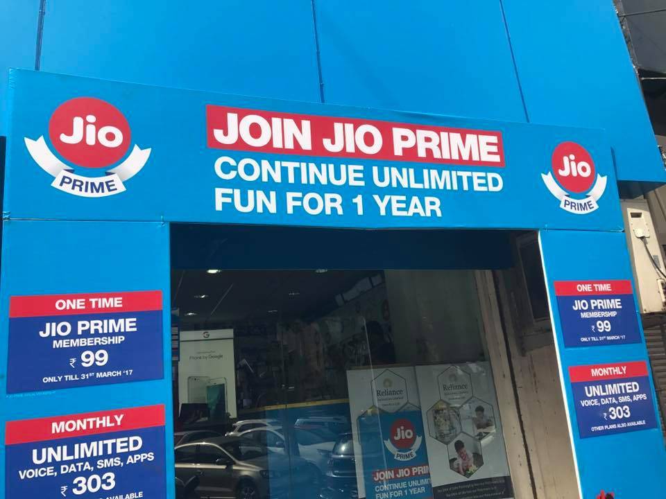 Jio का फिर बड़ा ऐलान, अब इन यूजर्स को नहीं देने होंगे कॉलिंग के पैसे