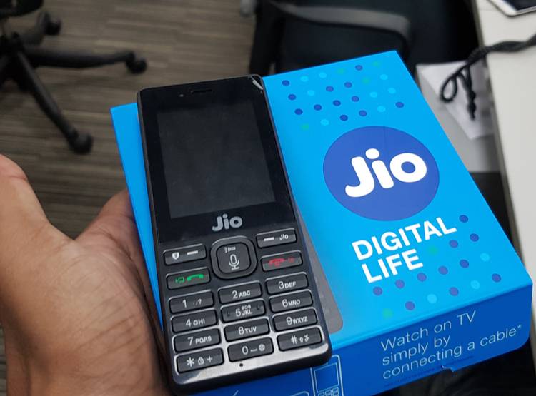 JioPhone दिवाली ऑफर, 699 रुपये में मिलेगा फोन और 700 का डेटा