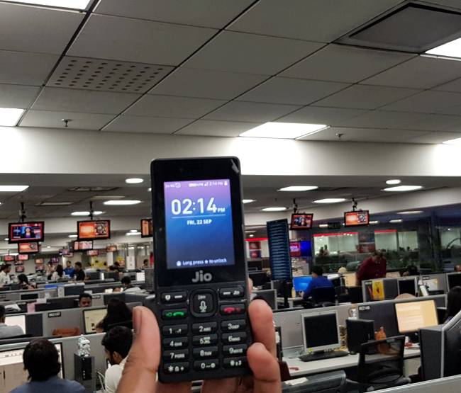 JioPhone दिवाली ऑफर, 699 रुपये में मिलेगा फोन और 700 का डेटा