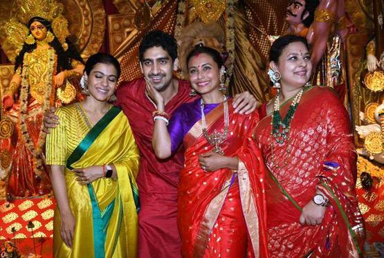 महाअष्टमी पर दुर्गा पूजा में पहुंचीं काजोल-रानी मुखर्जी, ऐसा था बॉन्ड