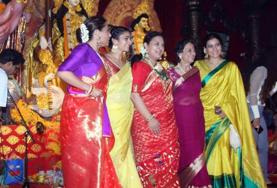 महाअष्टमी पर दुर्गा पूजा में पहुंचीं काजोल-रानी मुखर्जी, ऐसा था बॉन्ड