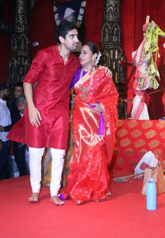 महाअष्टमी पर दुर्गा पूजा में पहुंचीं काजोल-रानी मुखर्जी, ऐसा था बॉन्ड