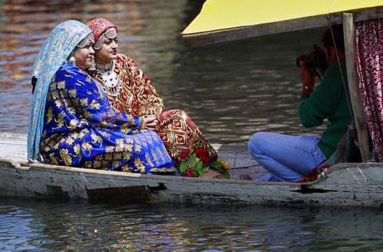 कौन हैं वे 5300 कश्मीरी परिवार जिन्हें मोदी सरकार देगी 5.5 लाख रुपए