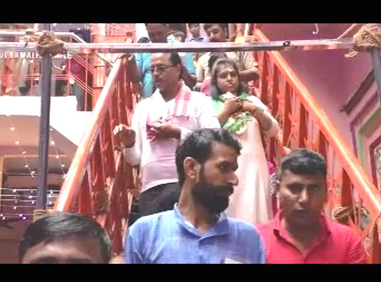 धनतेरस से बंटता है इस मंद‍िर में 'खजाना', त‍िजोरी में रखते हैं लोग