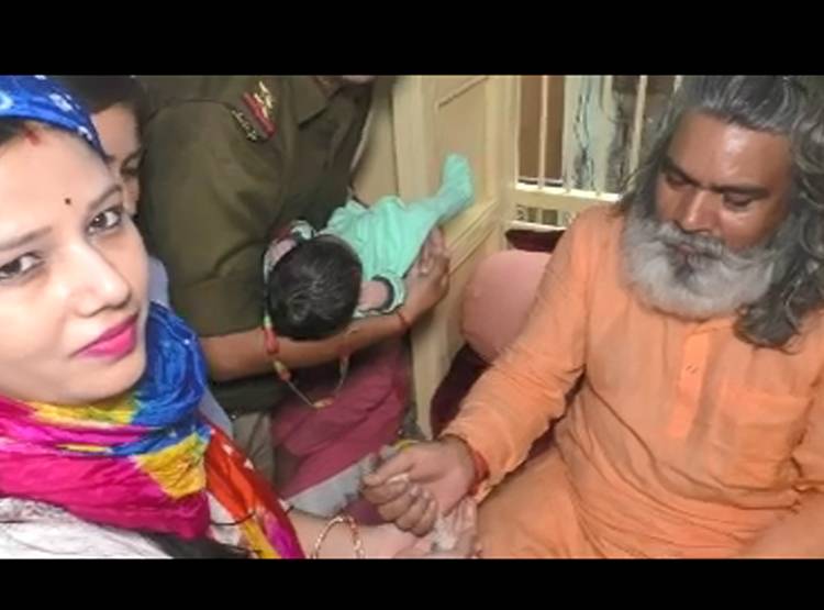 धनतेरस से बंटता है इस मंद‍िर में 'खजाना', त‍िजोरी में रखते हैं लोग