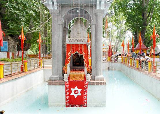 वैष्णो देवी से अमरनाथ तक, हिंदू धर्म के ये मंदिर जम्मू-कश्मीर की पहचान