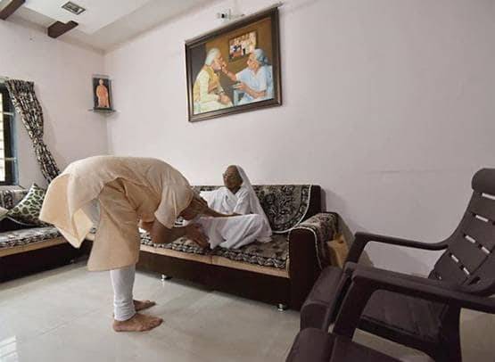 मोदी की भतीजी हैं दमयंती, इतना बड़ा है PM का परिवार