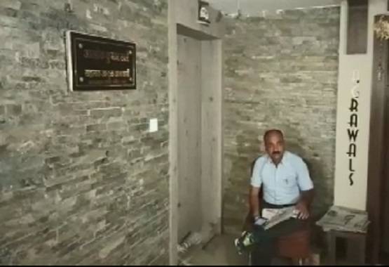 धनकुबेर निकला अफसर, मिली इतनी संपत्ति कि देखकर सब हैरान