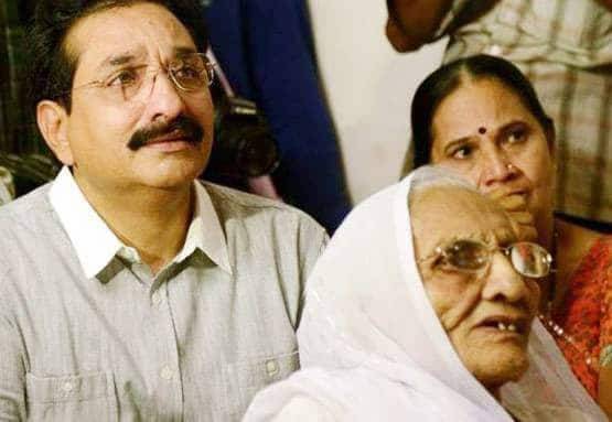 मोदी की भतीजी हैं दमयंती, इतना बड़ा है PM का परिवार