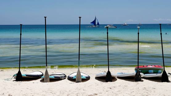 धागे के बराबर बिकिनी पहन घूम रही थी टूरिस्ट, पुलिस ने किया अरेस्ट