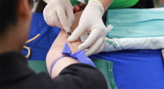 साइंटिस्ट ने लैब में बनाया खून, चढ़ाया जा सकता है किसी भी मरीज को