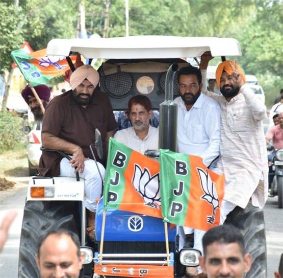 IAS की बेटी से छेड़छाड़ में फंसा था बेटा, अब डूबी बराला की लुटिया