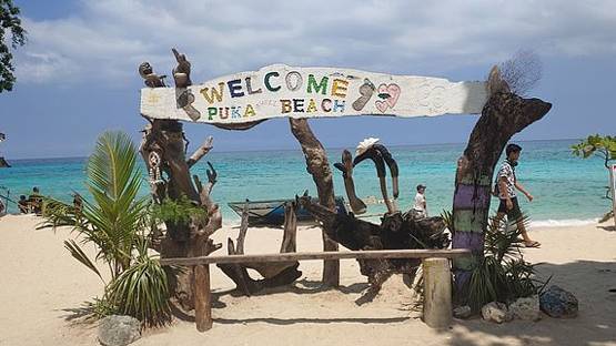 धागे के बराबर बिकिनी पहन घूम रही थी टूरिस्ट, पुलिस ने किया अरेस्ट