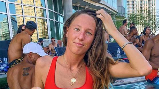 महिला ने मांगी जॉब, बिकिनी फोटो पोस्ट कर कंपनी ने की 'बेइज्जती'