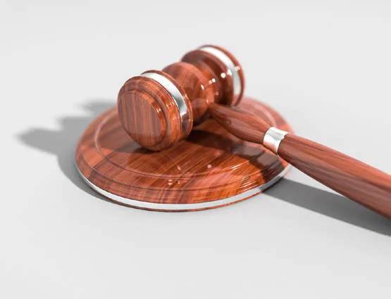 छात्रा से टीचर ने बनाए शारीरिक संबंध, लगा 10 साल का बैन